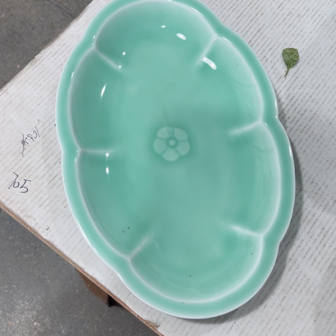 瓷片哈哈哈哈就哈哈哈哈哈哈