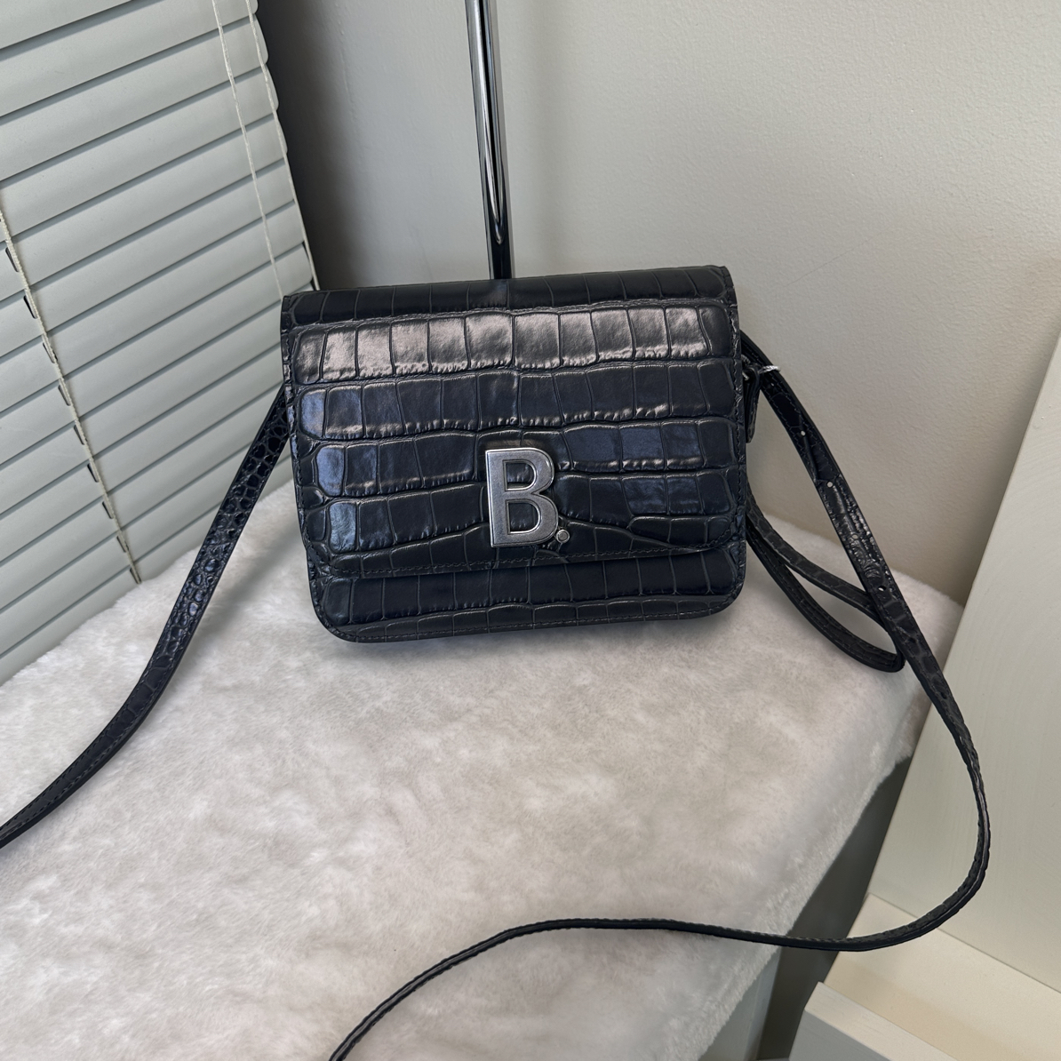 95新 Balenciaga/巴黎世家 压纹灰银纹翻盖时尚大气适合多种场合