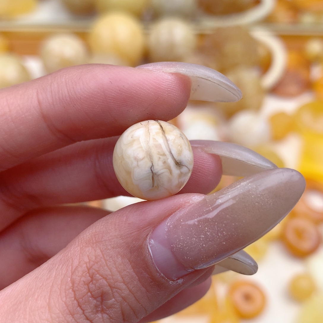 琥珀未镶嵌珠宝奇石14