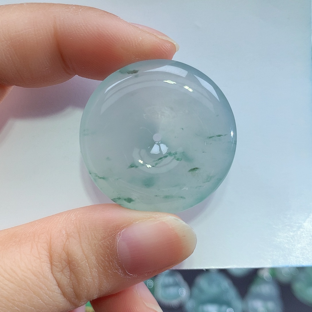 翡翠未镶嵌颈饰平安扣