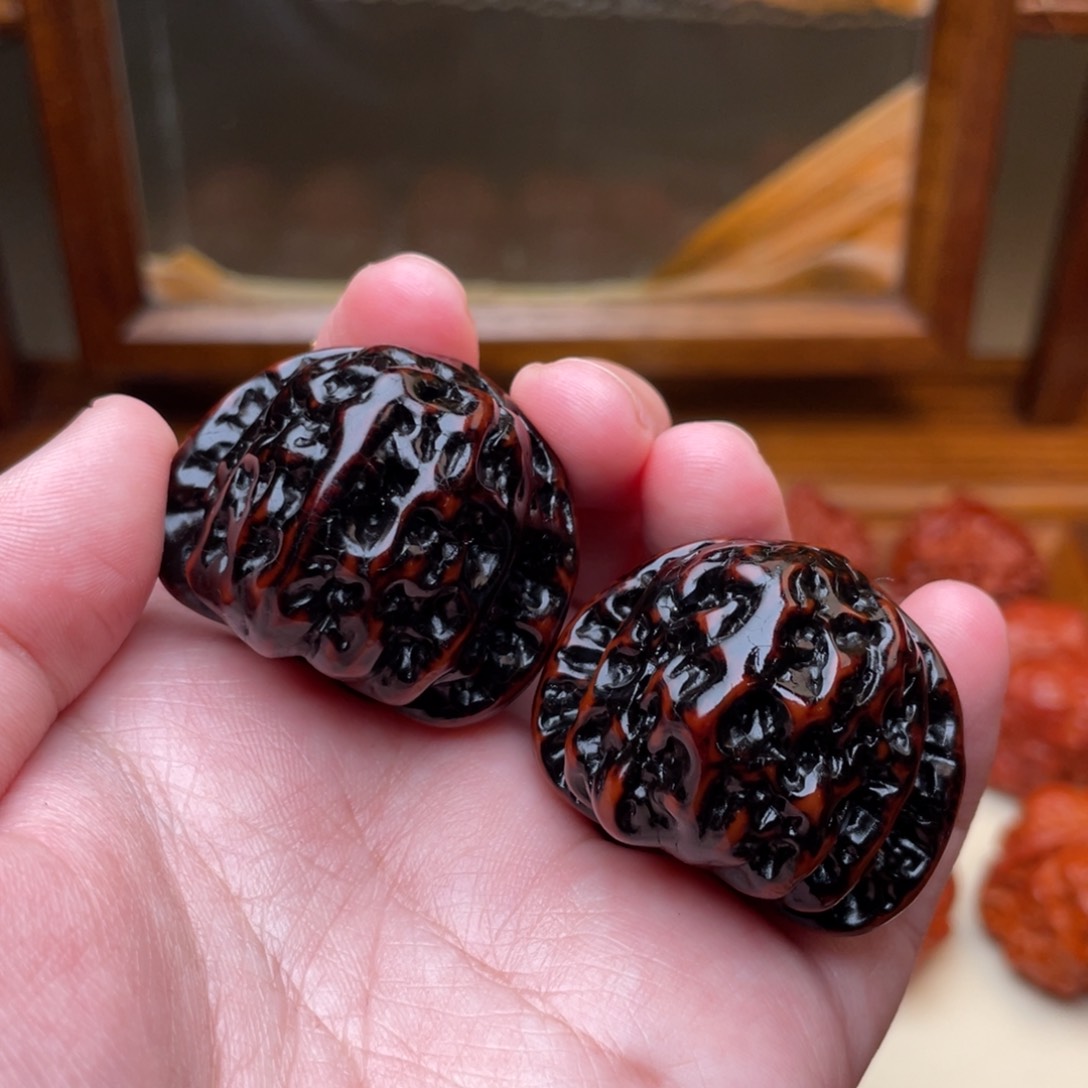 文玩核桃把件地面白狮子38