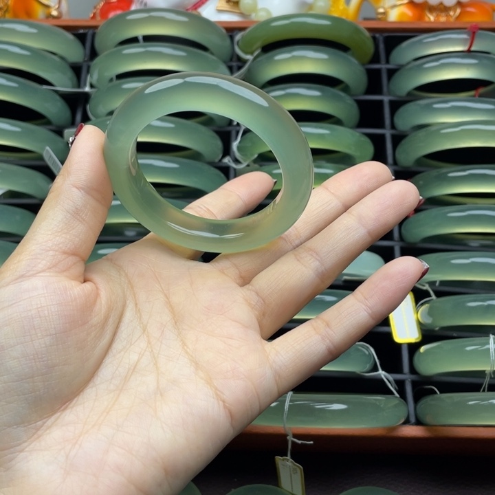 小****岫玉未镶嵌手镯岫玉