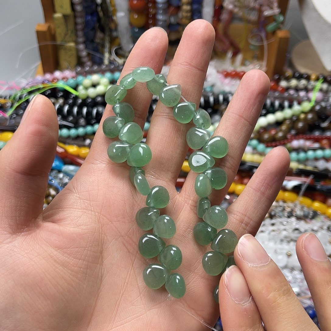 玛瑙/玉髓未镶嵌珠宝半成品10×12绿萤石水滴一条