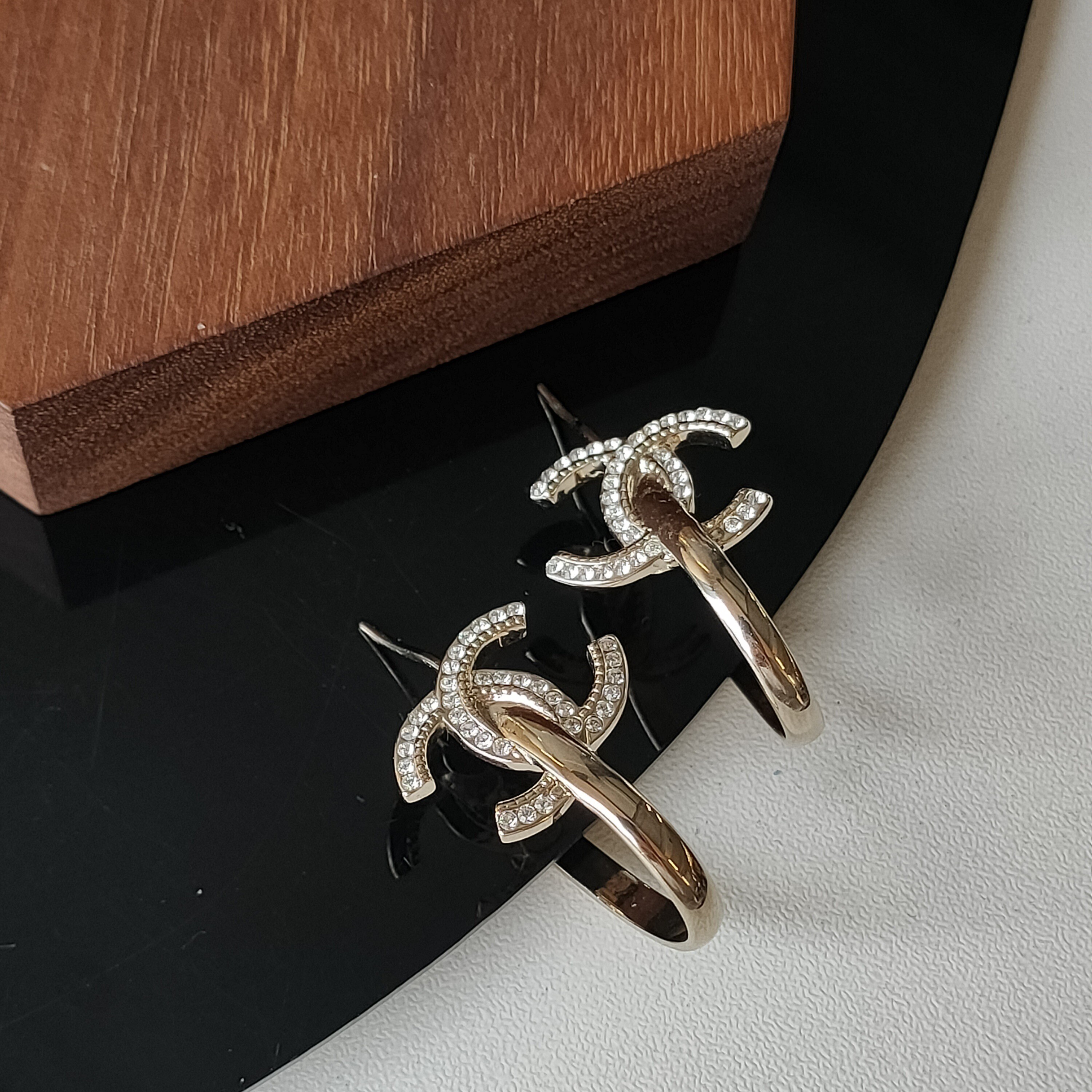 95新 Chanel/香奈儿 Azul- 22B浅金色满钻双C圆环耳钉43679