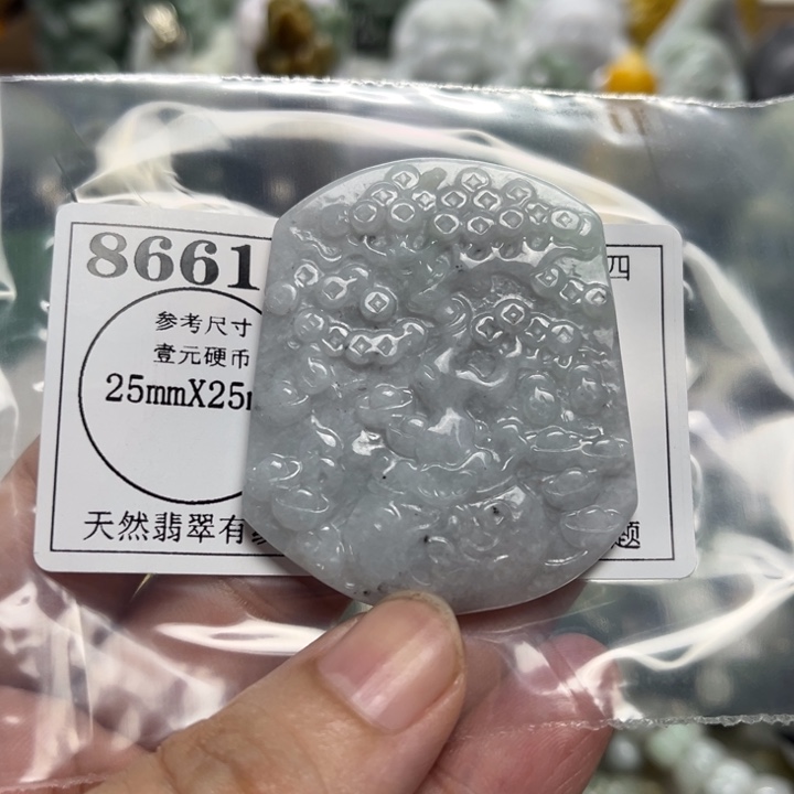 翡翠未镶嵌颈饰8661