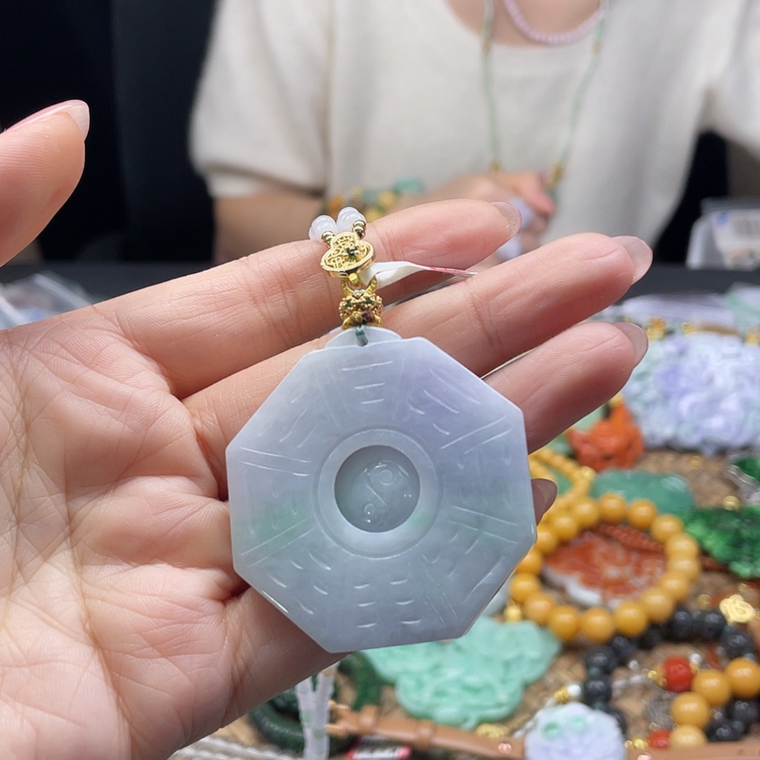 翡翠未镶嵌颈饰待编织