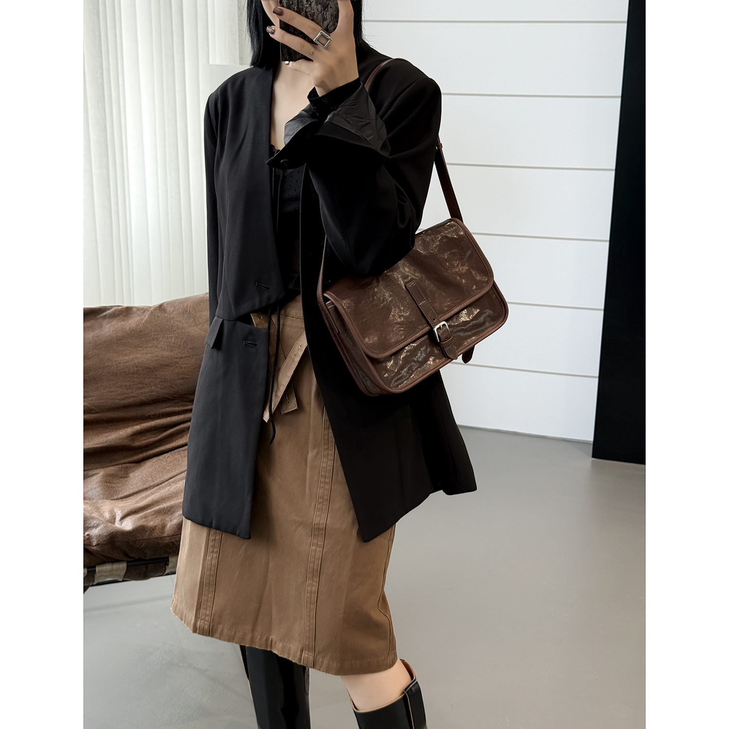 JISHE即奢25C高端头层牛皮通勤复古日系超百搭邮差包 AL9055