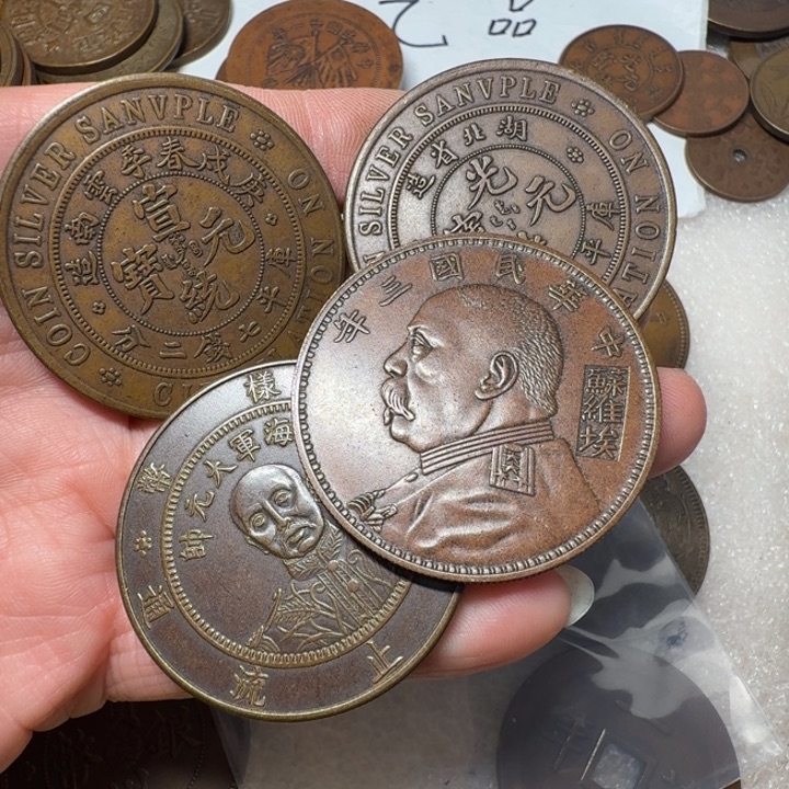 爱***藏上四个工艺品摆件