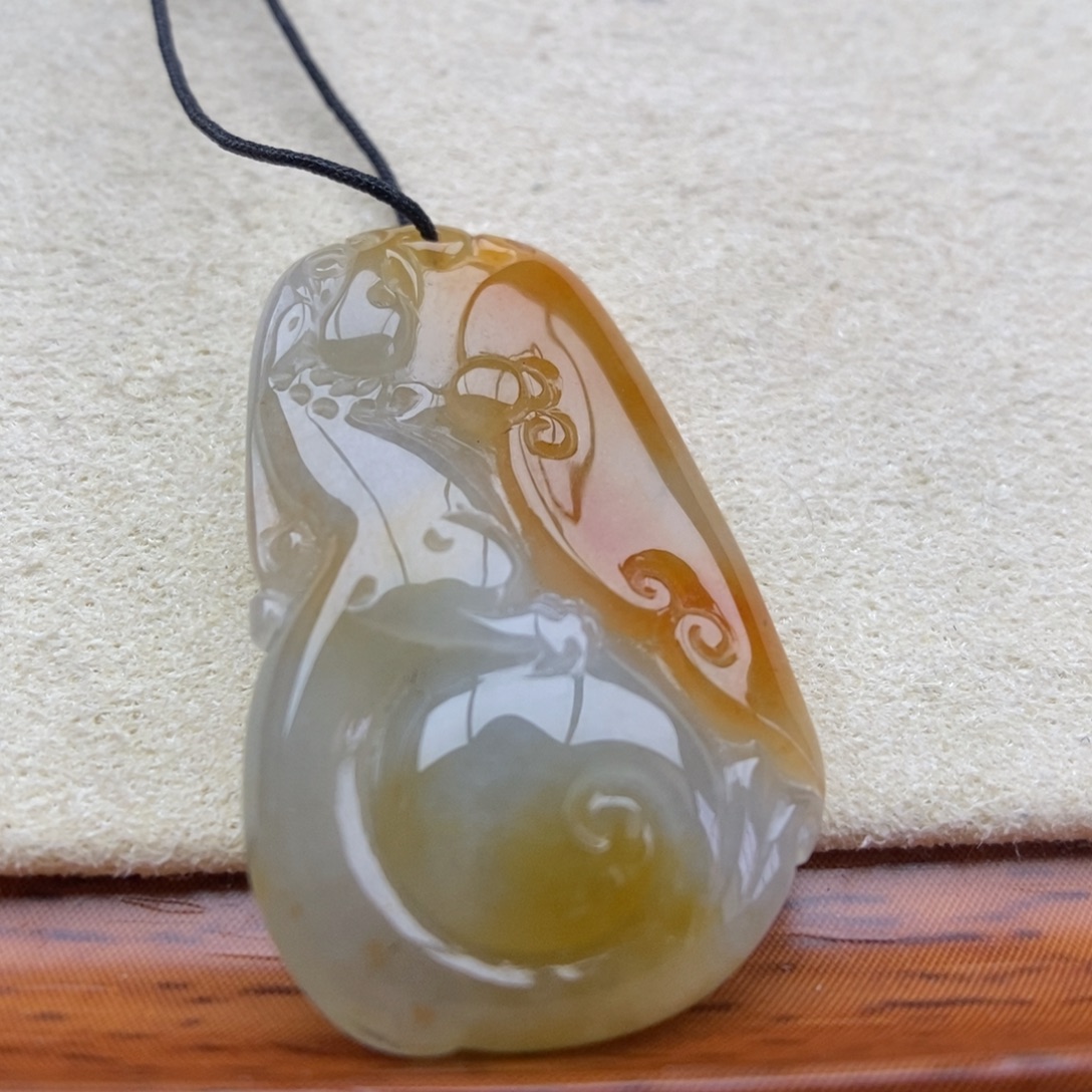翡翠未镶嵌颈饰吊坠