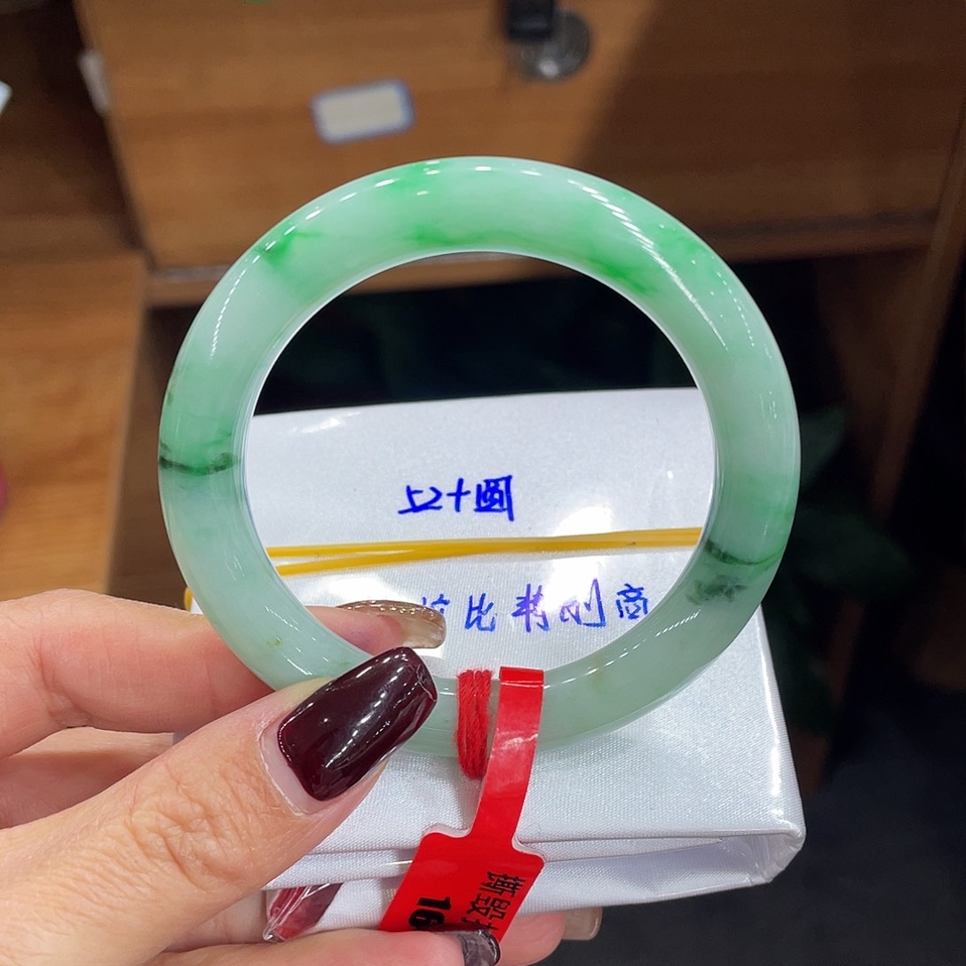 翡翠手镯未镶嵌缅甸翡翠