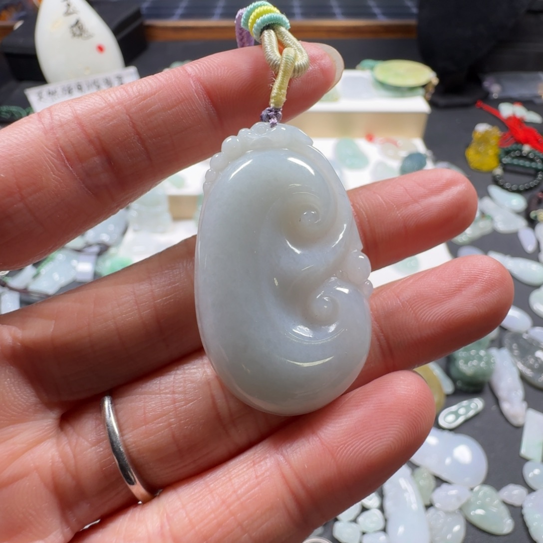 翡翠未镶嵌吊坠(赠链)天然缅甸A货翡翠如意吊坠