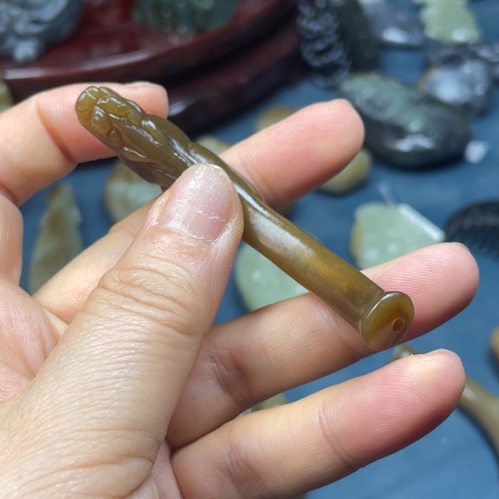 颈饰未镶嵌和田玉（糖玉）