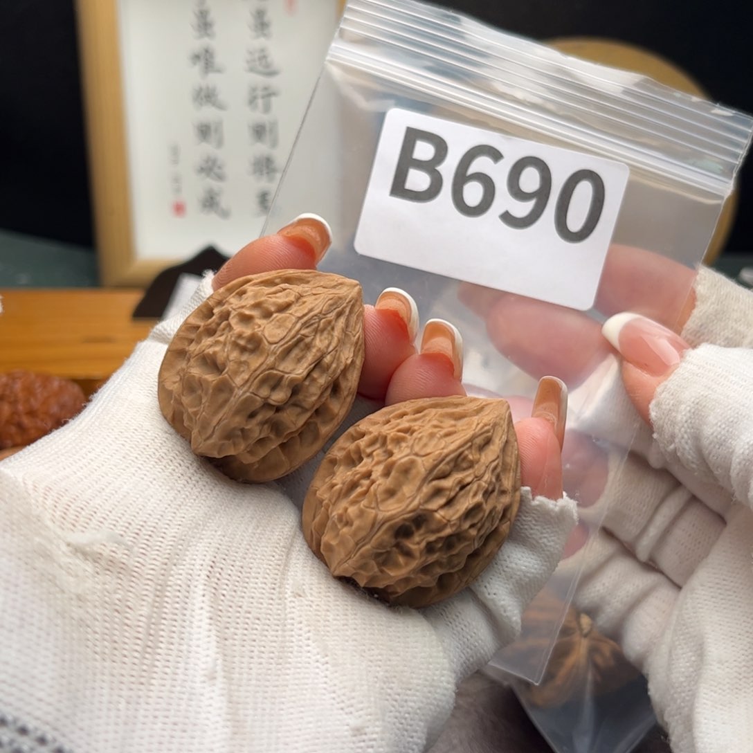 文玩核桃把件31:5立不住b 690