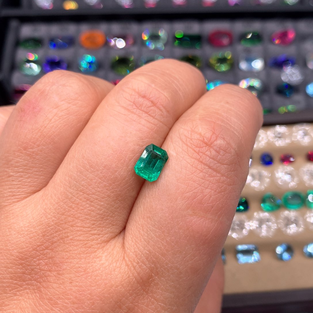 祖母绿珠宝奇石未镶嵌