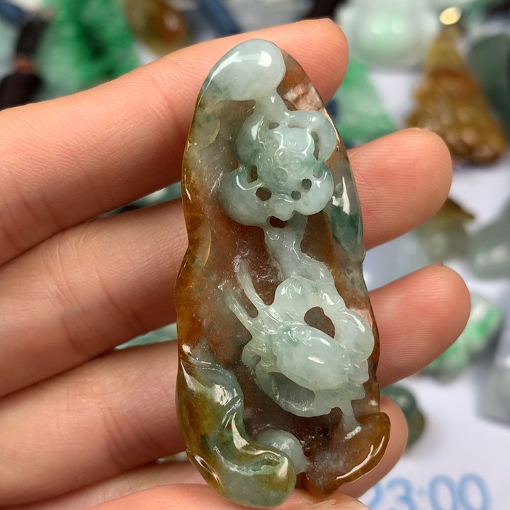 翡翠颈饰未镶嵌翡翠