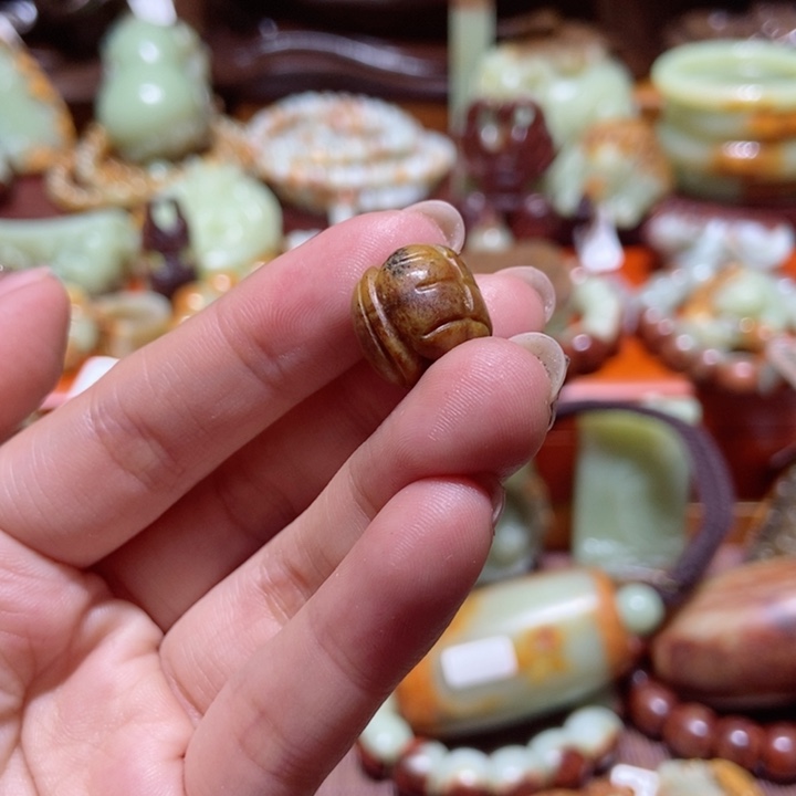 岫岩河磨玉（透闪石质玉）把件未镶嵌