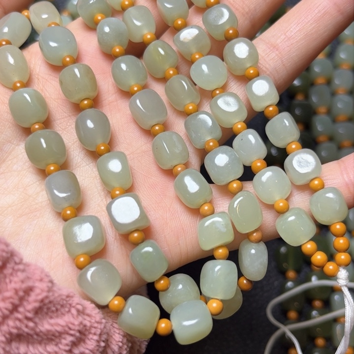 和田玉颈饰未镶嵌