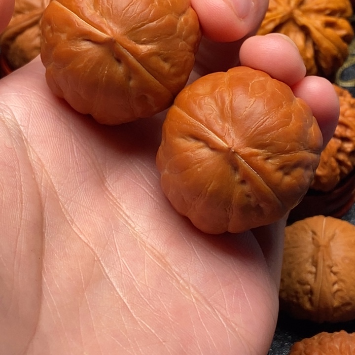 我***的文玩核桃吊坠南瓜 