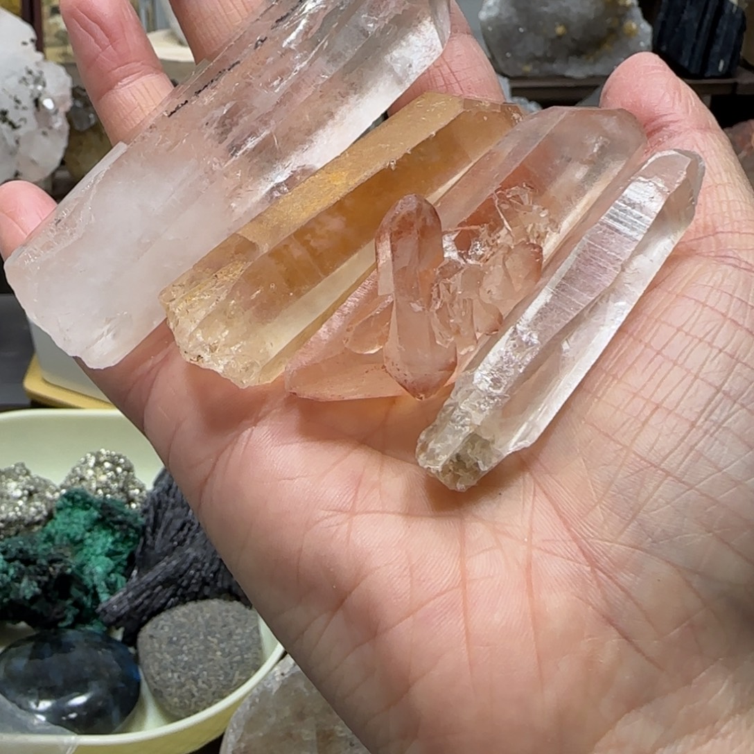 水晶车挂未镶嵌不退换马达加斯加晶柱