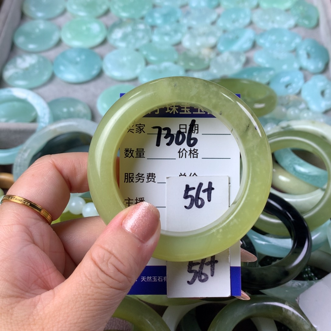 蛇纹石玉手镯未镶嵌7306