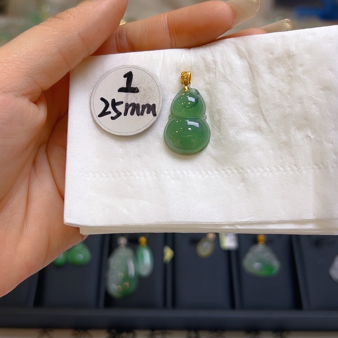 翡翠颈饰18K金镶嵌翡翠