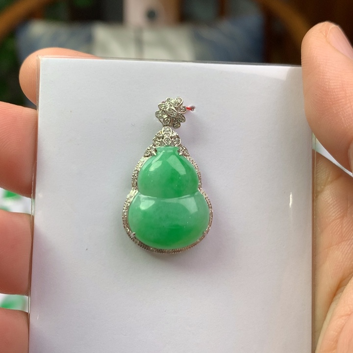 翡翠18K金镶嵌颈饰翡翠吊坠
