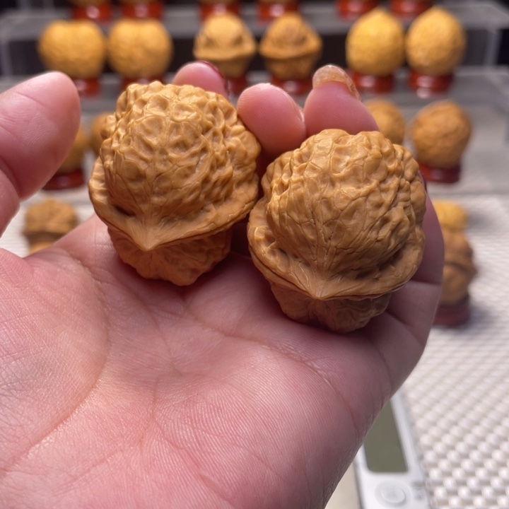文玩核桃把件卧莲金蟾11