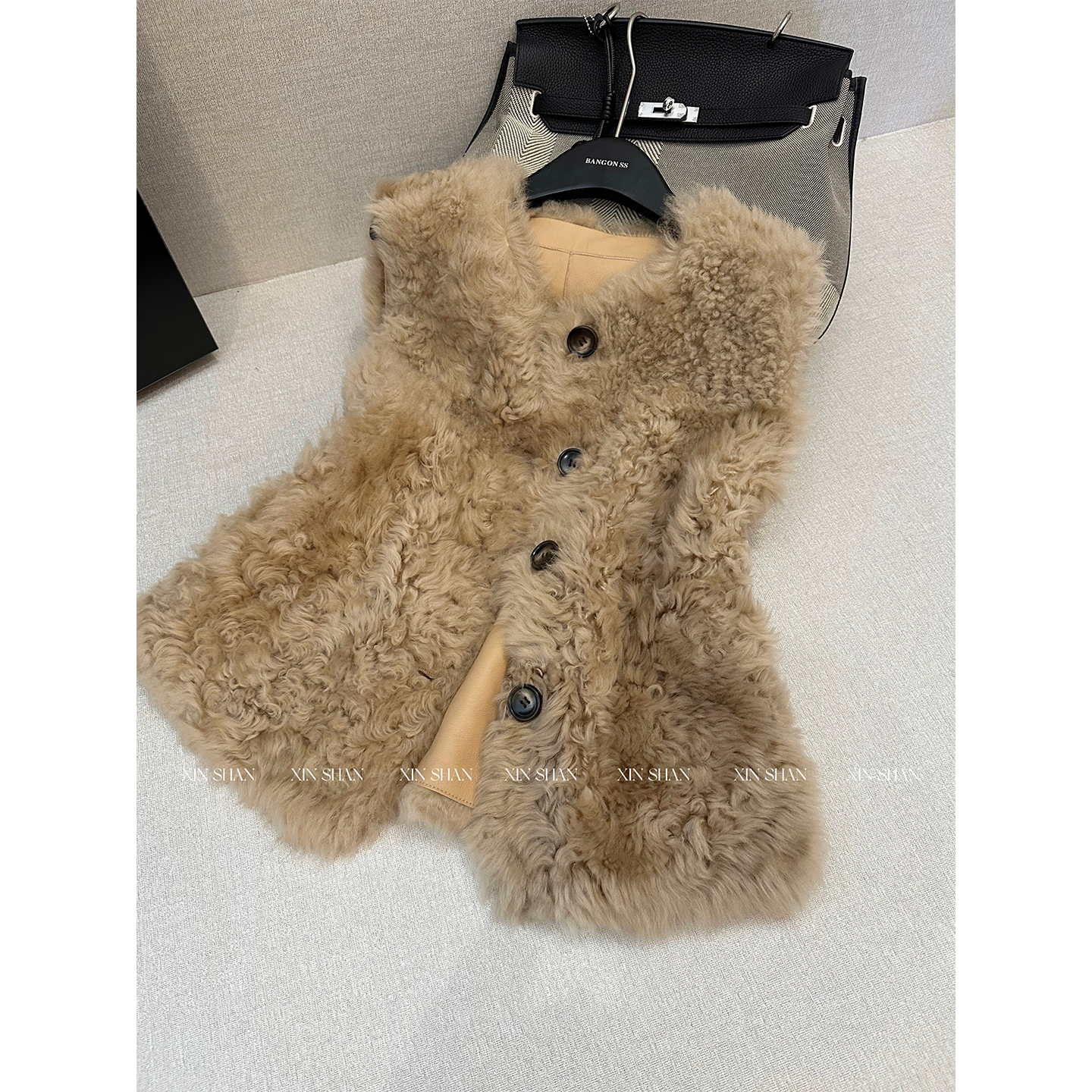 新山 XINSHAN 羊羔毛马甲背心2025年冬季新款慵懒感时髦百搭外套