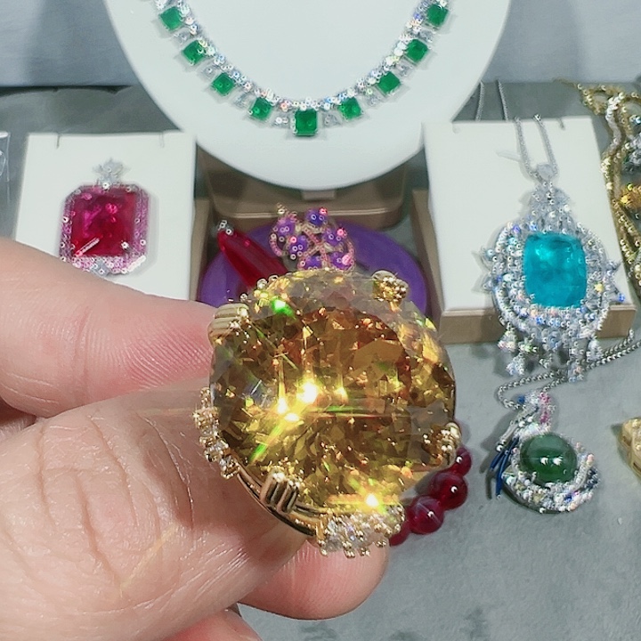 红宝石颈饰未镶嵌