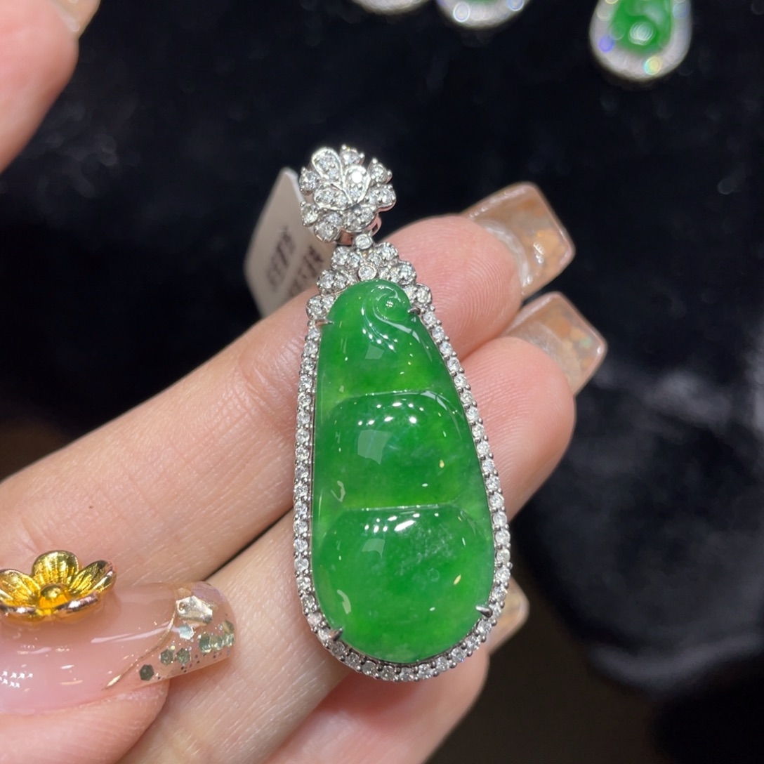 翡翠颈饰18K金镶嵌天然缅甸翡翠