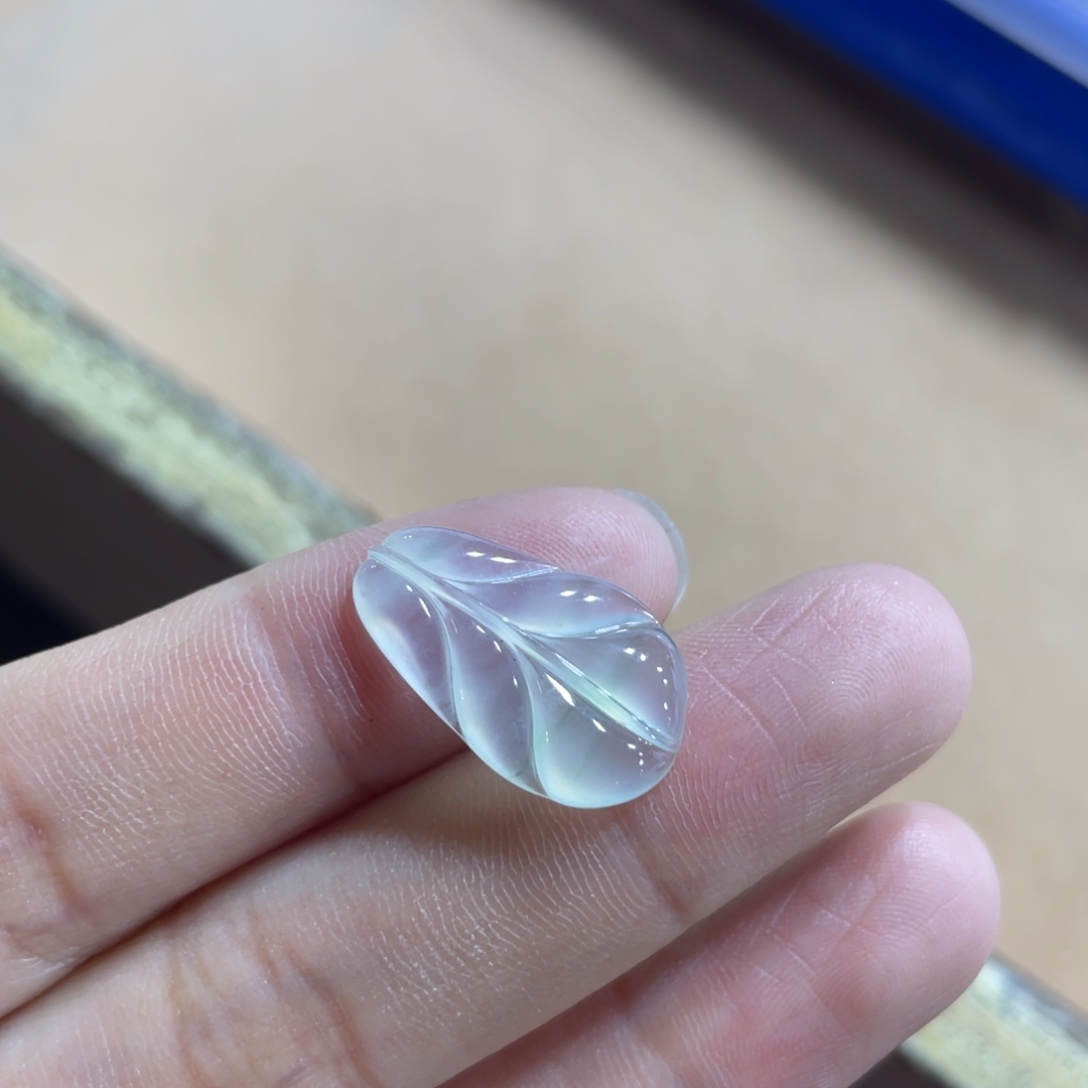 翡翠未镶嵌颈饰天然翡翠叶子裸石