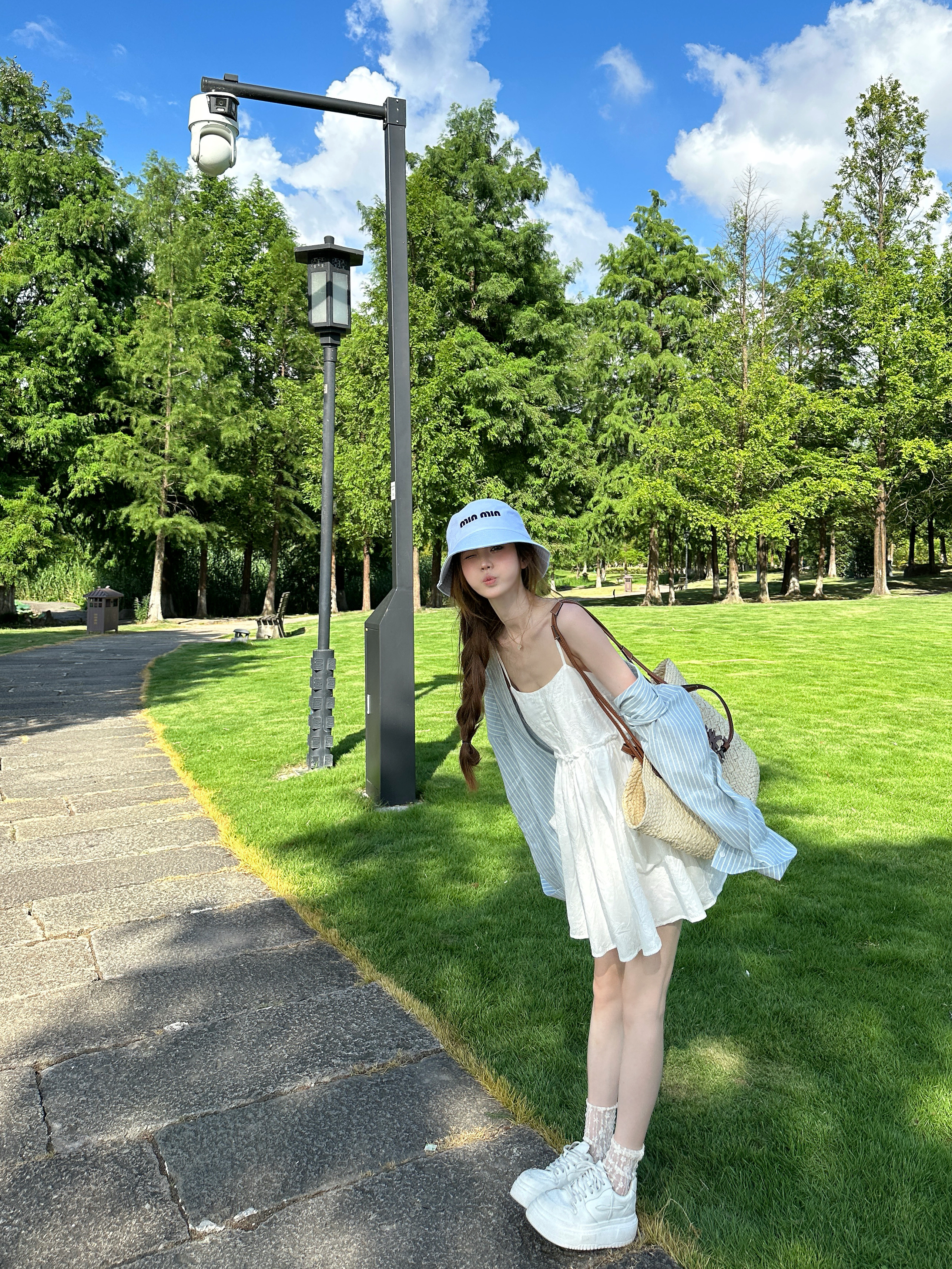 韩系套装白色吊带连衣裙长袖宽松条纹衬衫外套懒风两件套