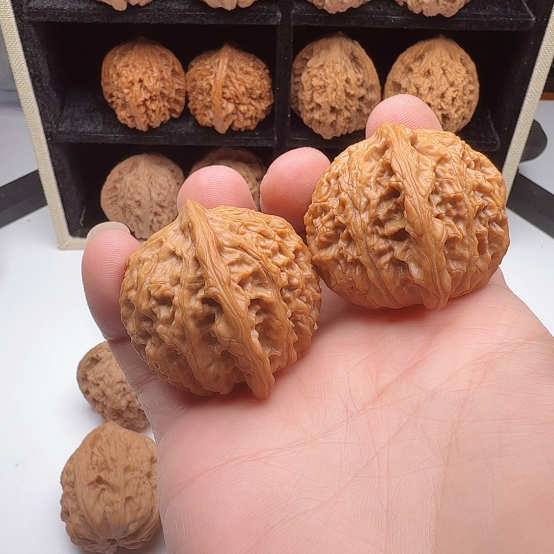 W***C桃核吊坠七部沟文玩核桃