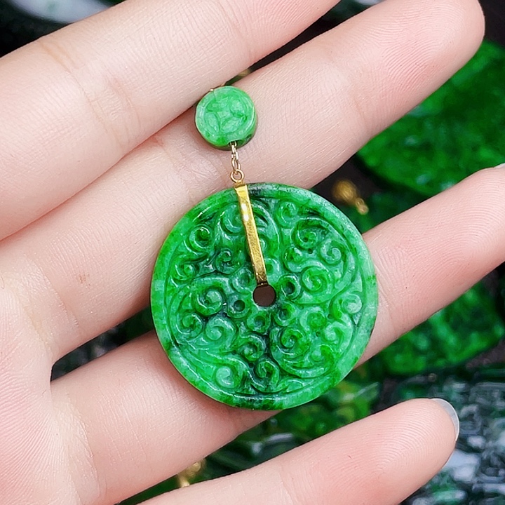 翡翠18K金镶嵌颈饰多样性