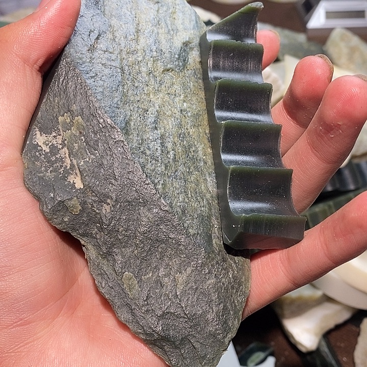 用***7和田玉（糖玉）未镶嵌珠宝半成品