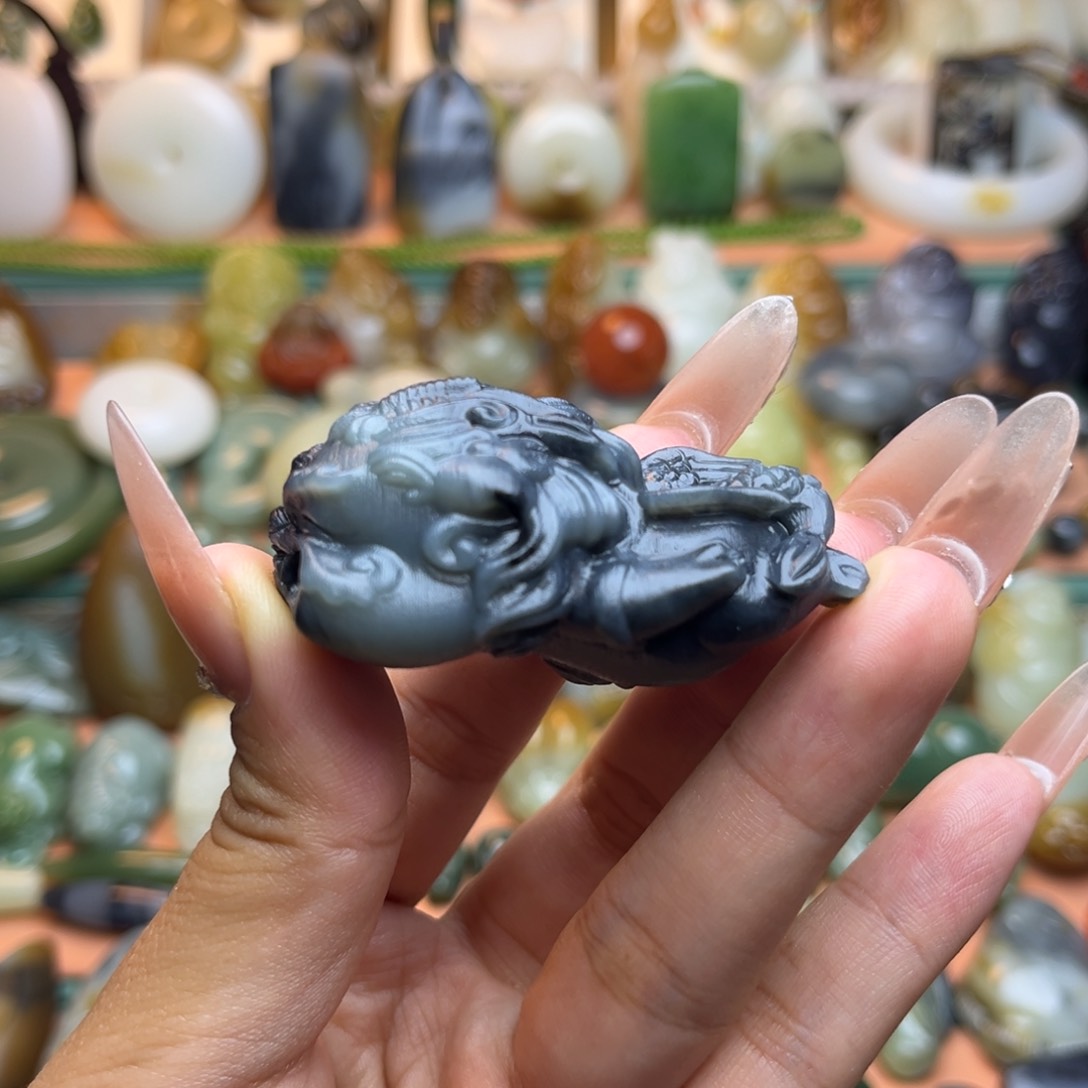 颈饰未镶嵌和田玉石****?