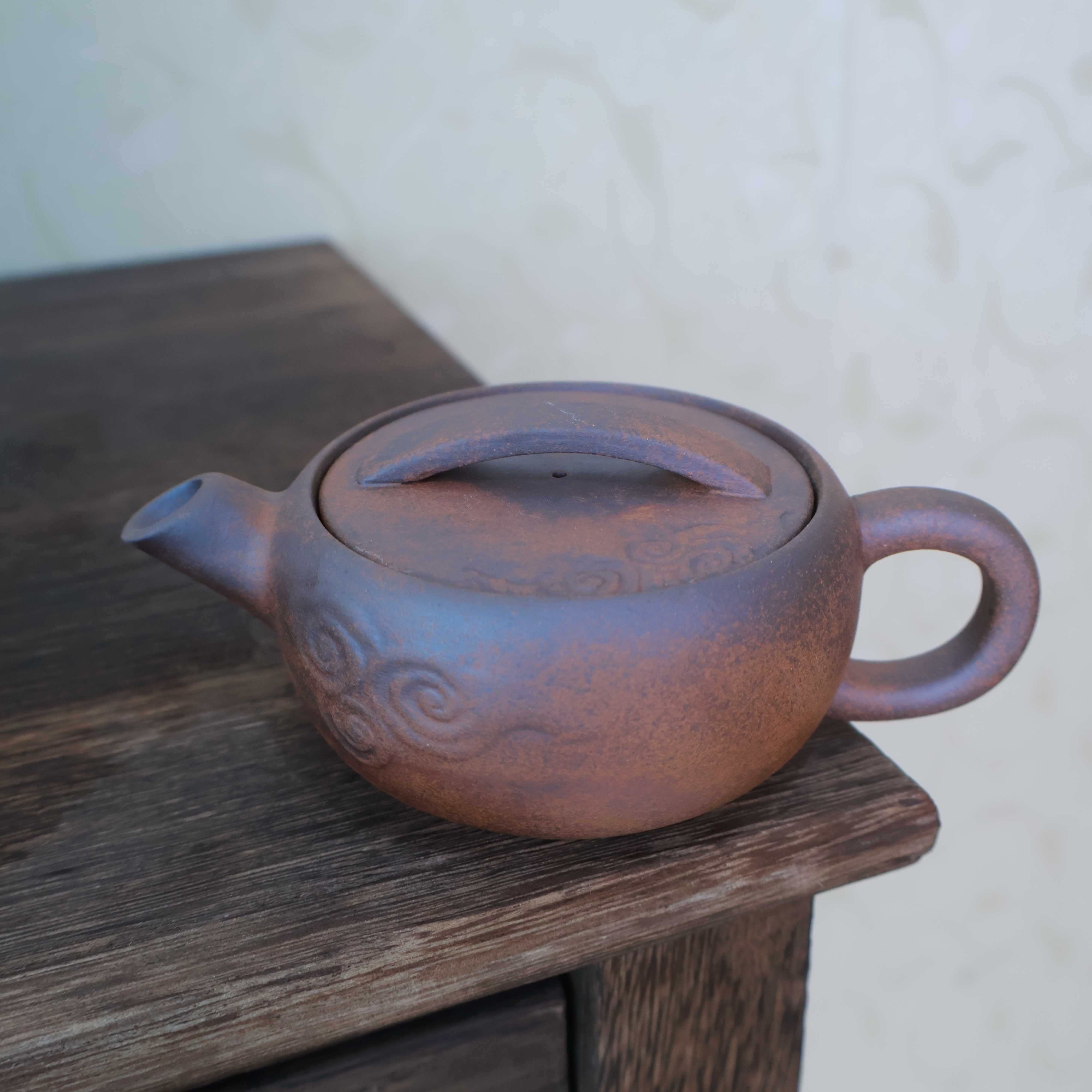 原矿老岩泥素烧半手工宽口汉瓦泡茶壶-拿