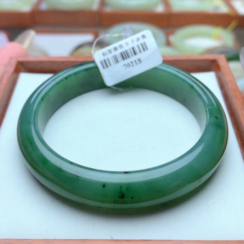 【闪购商品】和田玉手镯未镶嵌57