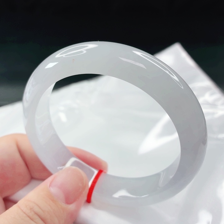 翡翠未镶嵌手镯正圈52