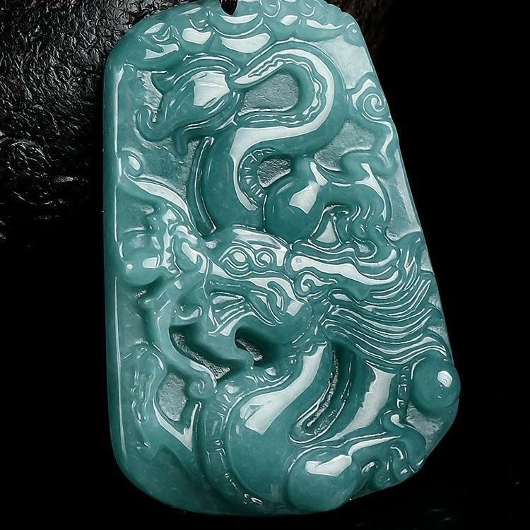 天然玉石龙牌吊坠多样性发其一