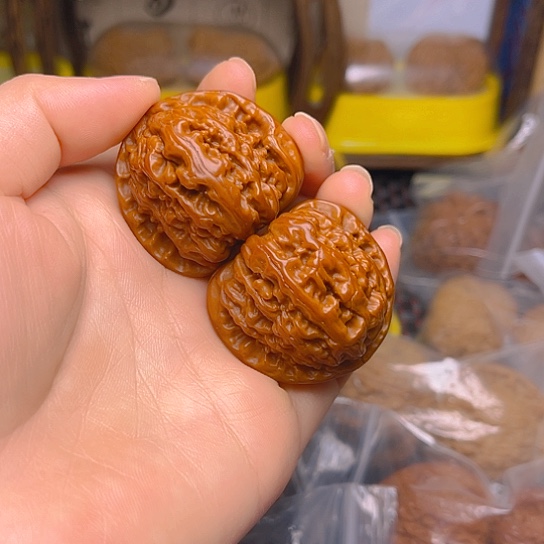 文玩核桃吊坠白狮子