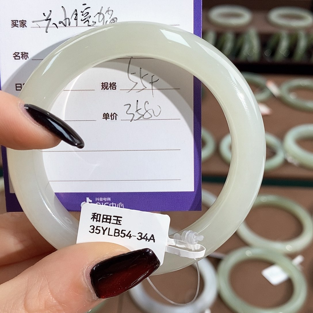 和田玉手镯未镶嵌一****.