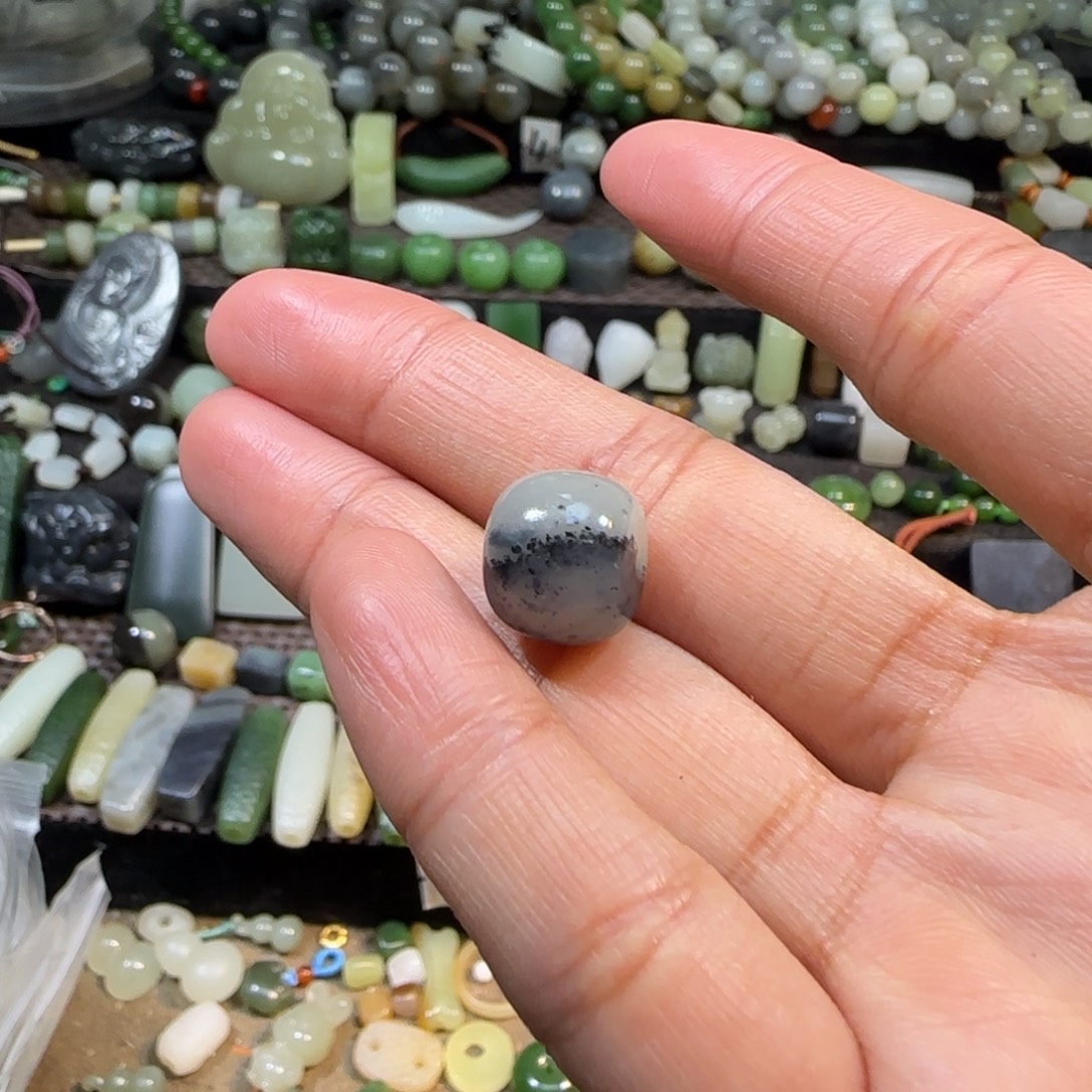 和田玉未镶嵌颈饰12mm老型珠青花飘墨