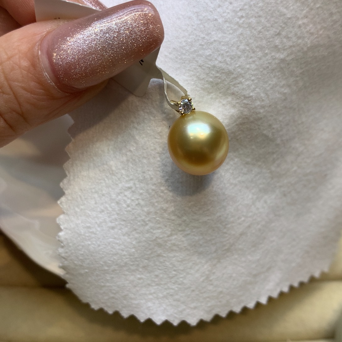 颈饰18K金镶嵌海水珍珠