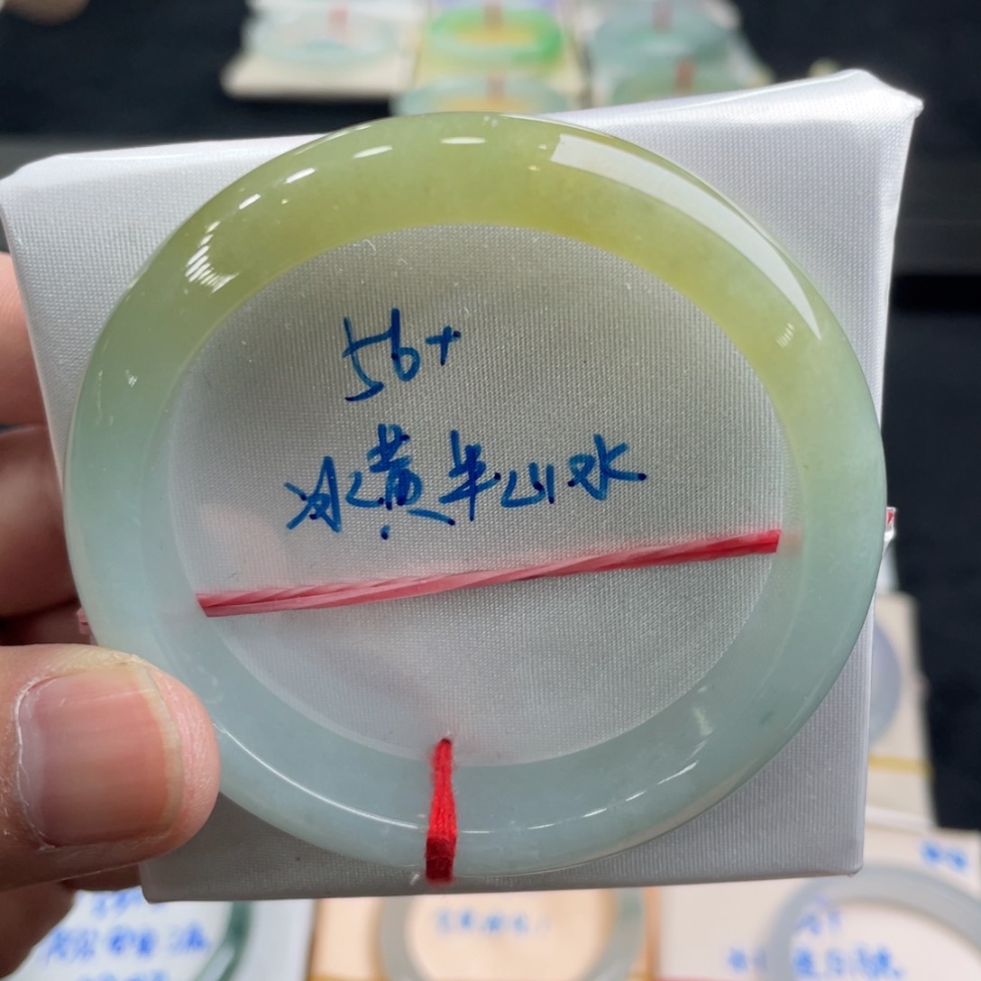 翡翠手镯未镶嵌翡翠手镯