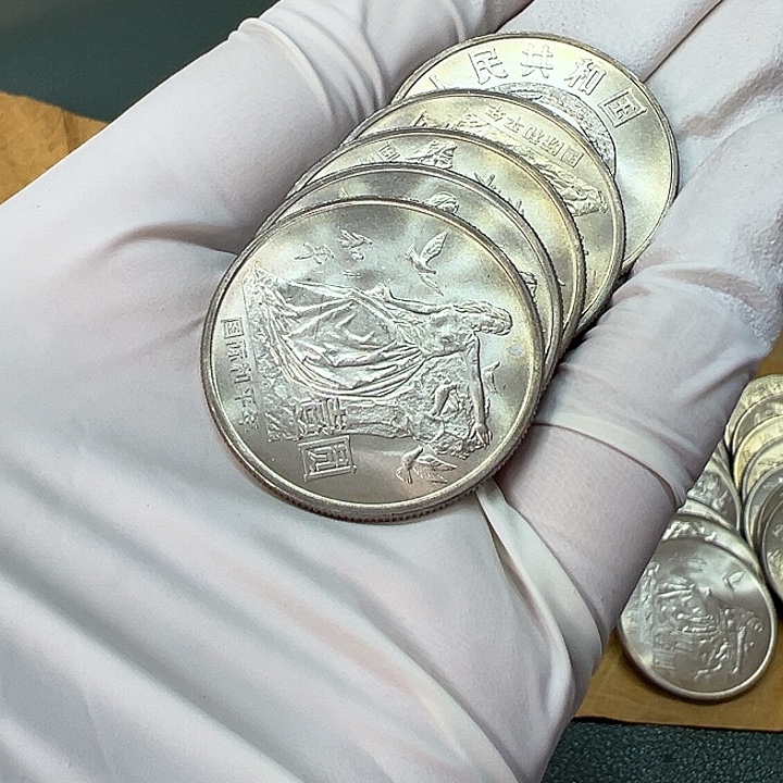 其他普通金属和平年一枚扣盒