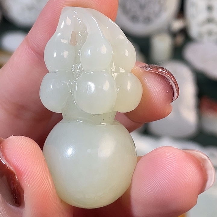 吥***。和田玉未镶嵌颈饰