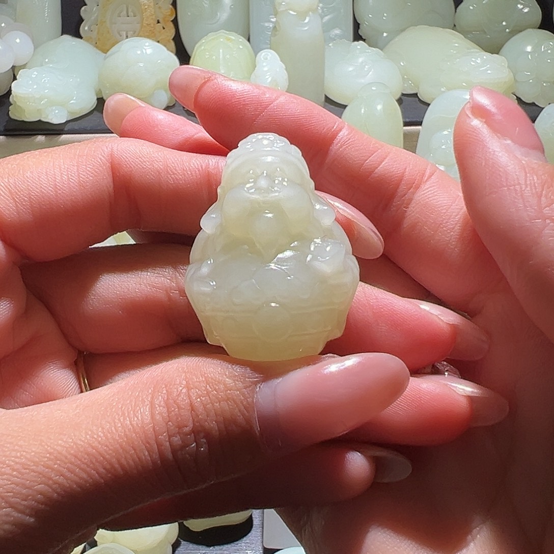 蓉***税和田玉未镶嵌颈饰