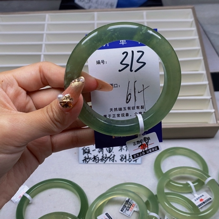 蛇纹石玉未镶嵌手镯