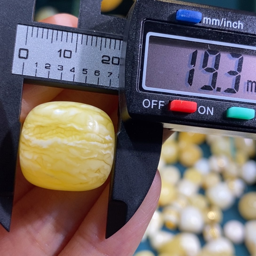 蜜蜡裸石未镶嵌配饰